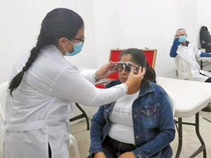 Oftalmólogos cubanos atienden pacientes en Jutiapa, Guatemala en 2024. Washington presionó a Guatemala para que retire del país a los voluntarios internacionalistas cubanos.