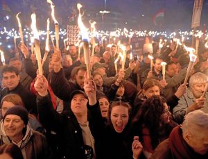Election eve opposition rally in Hungary April 11. Voters overwhelmingly rejected Viktor Orban’s pro-Moscow ruling Fidesz party, as workers, youth look to end economic, social crisis.
