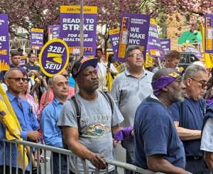 NY building workers rally, authorize strike