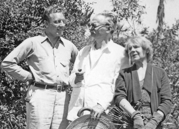 27-year-old Joseph Hansen, left, with Leon Trotsky and Natalia Sedova in Mexico in 1937. Trotsky worked to defend Marxist program, assure movement’s revolutionary continuity.