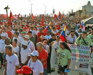 Hundreds of thousands march in Cuba May 1