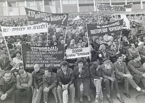 April 26, 1989, rally in Chernobyl, Ukraine, on third anniversary of nuclear meltdown. Signs say, “Down with secrets of Chernobyl!” and ask “Who is responsible?” These protests grew, joining with other struggles to forge Ukrainian independence movement.