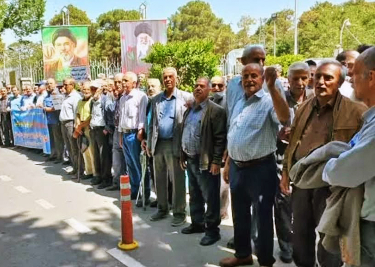Retired steelworkers in Tehran and Isfahan, Iran, above, April 29 demand extension of health insurance. Despite reactionary regime’s internet blackout, stepped-up use of death penalty and arrests of union activists, workers are increasingly raising demands and protesting.