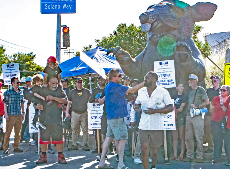 Members of United Steelworkers Local 5 on strike against Marathon refinery in Martinez, California, mount expanded solidarity picket May 11 in fight for a raise, end to forced overtime.