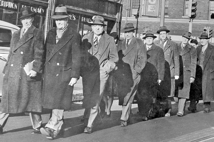 Members of SWP and Minneapolis Teamsters, targeted by the FBI, tried and convicted, on way to prison Dec. 31, 1943, for opposing U.S. rulers’ drive to enter imperialist world war.