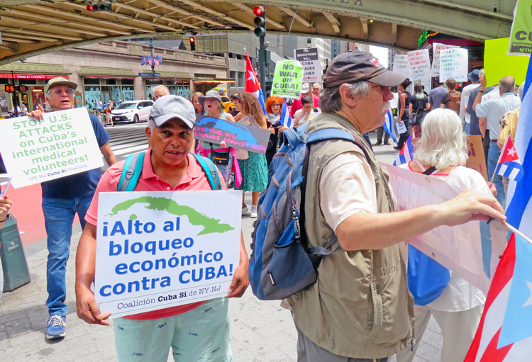 Unas 50 personas protestaron en Nueva York el 11 de julio para exigir, “¡Manos de EE.UU. fuera de Cuba!” Se han realizado protestas similares en otras ciudades y se necesitan más.