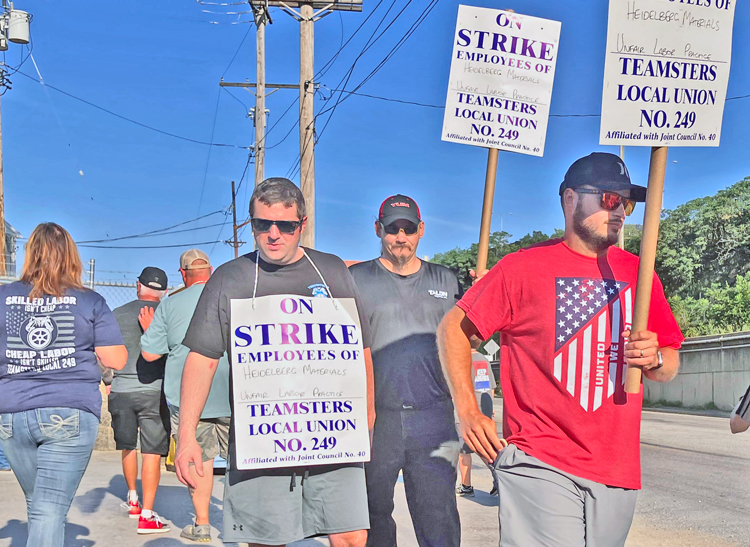Teamsters Local 249 members picket Heidelberg Materials concrete plant in Pittsburgh July 13. They’re on strike for a pay raise, to defend seniority rights and against boss harassment.