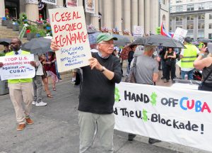 Over 60 people picketed Federal Post Office in New York June 27 demanding “U.S. hands off Cuba!” in action called by Cuba Sí NY/NJ coalition. Similar protests are taking place elsewhere.