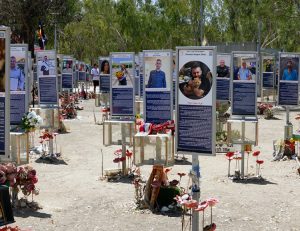 Sitio de Festival Nova en Israel, ahora monumento a las casi 400 personas asesinadas o secuestradas allí por Hamás en el pogromo del 7 de octubre de 2023 simplemente por ser judíos.