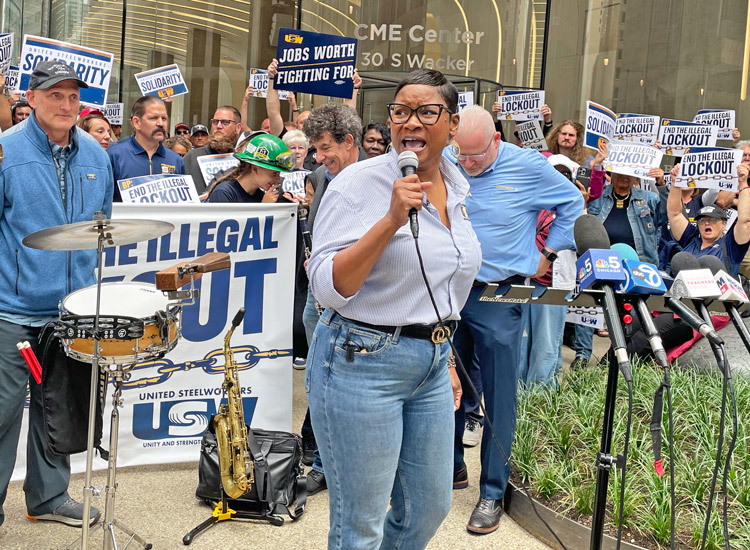 Locked-out oil refinery workers rally in Chicago