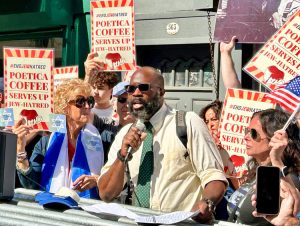 Willie Cotton, candidato del PST para vicegobernador de Nueva York, en protesta el 24 de junio. “Lucha contra odio antijudío es cuestión de vida o muerte para la clase trabajadora”.