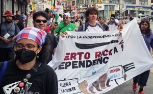 Marcha por independencia de Puerto Rico en el Bronx, el 16 de agosto. La Junta Fiscal, establecida por el presi dente Barack Obama, es “la expresión más tangible” del estatus colonial.
