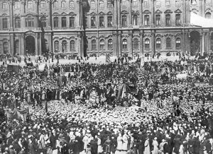 Workers, soldiers at Winter Palace in Petrograd, Russia, as Lenin announces overthrow of Provisional Government, installing dictatorship of proletariat and poor peasants Oct. 25, 1917.