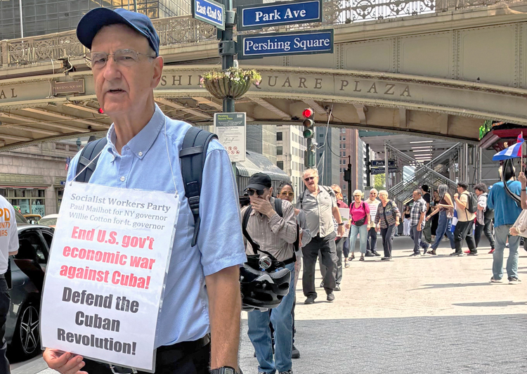 Over 60 people joined Aug. 30 protest against Washington’s brutal blockade on Cuba at Grand Central Station in New York. Similar actions are taking place across the country and worldwide.
