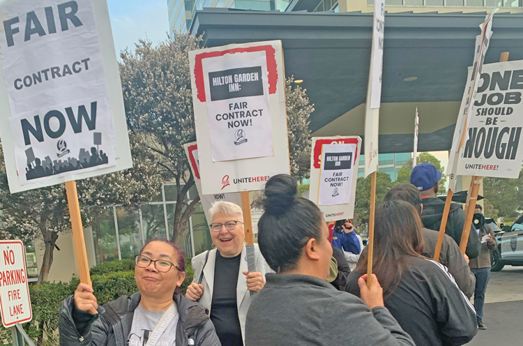 Maggie Trowe, center, SWP candidate for governor of California, joined workers, supporters picketing Hilton Garden Inn in Emeryville Sept. 15 for contract matching company’s other hotels.