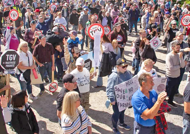 Some 500 farmers, family members and supporters rallied in Rigaud, Quebec, Sept. 19 to oppose government moves to seize their farms to build a new high-speed rail corridor.