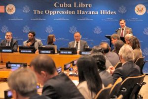 Ambassador to U.N. Mike Waltz, right, speaks at U.S.-organized panel to peddle lies on Cuban Revolution, hoping to blunt effect of Oct. 27-28 U.N. vote against Washington’s blockade.
